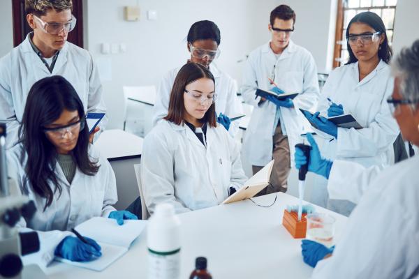 Students at a lab bench
